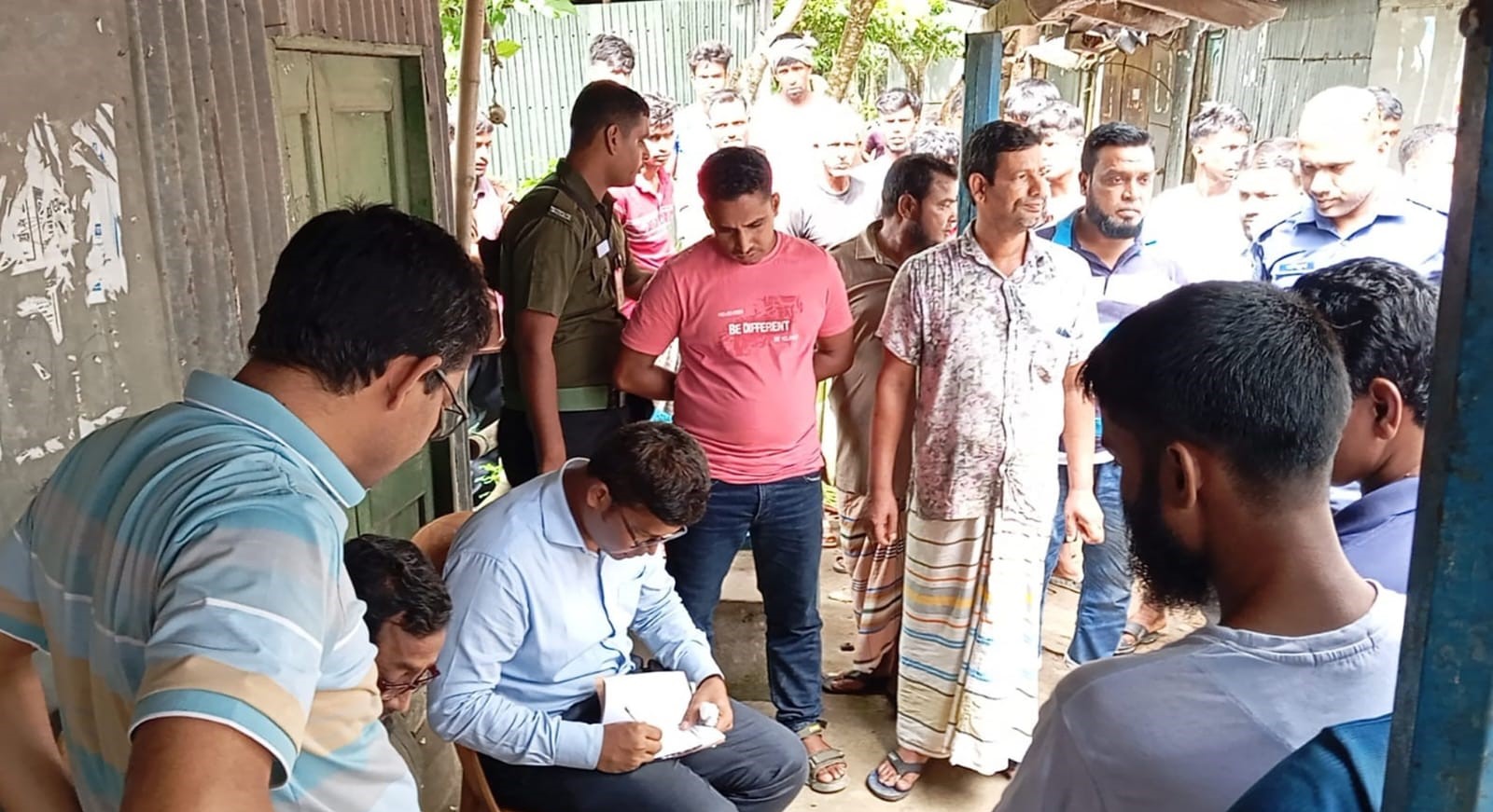 চাটমোহরে সেই কৃষকদল নেতাকে ভ্রাম্যমাণ আদালতের জরিমানা